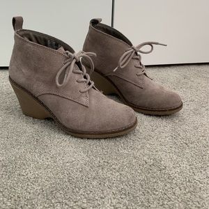 Grey/brown suede booties